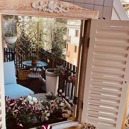 Bright Terrace-garden Apartment Milan